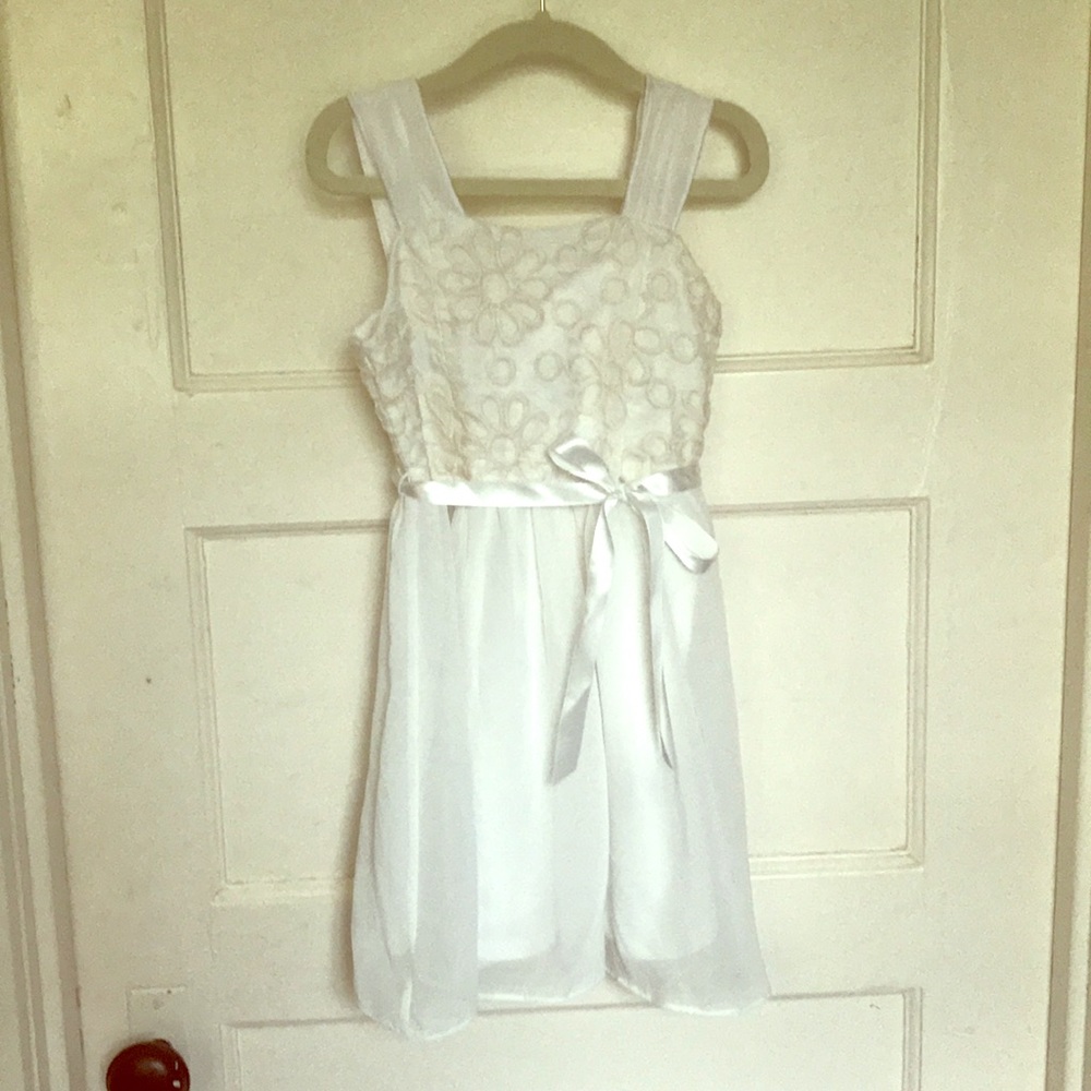 Off-white “chiffony” girls dress, size 5